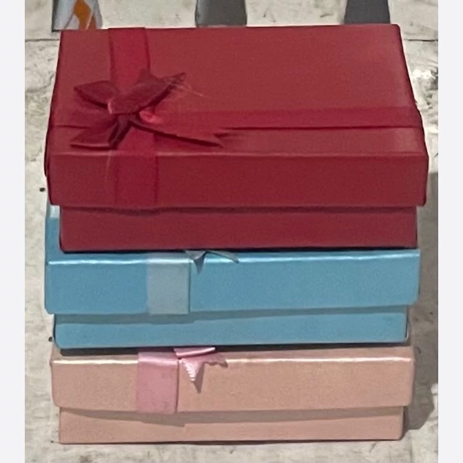 جعبه کادو سایز 8 * 8 پک 6 تایی سه رنگ